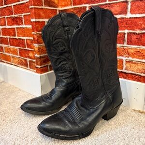 Ariat Western Cowboy Boots with Embroidered Design size 7B